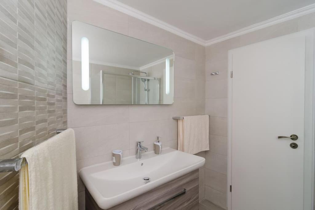Sea View Apartment 10 Minutes Walk From Old City Ντουμπρόβνικ Εξωτερικό φωτογραφία